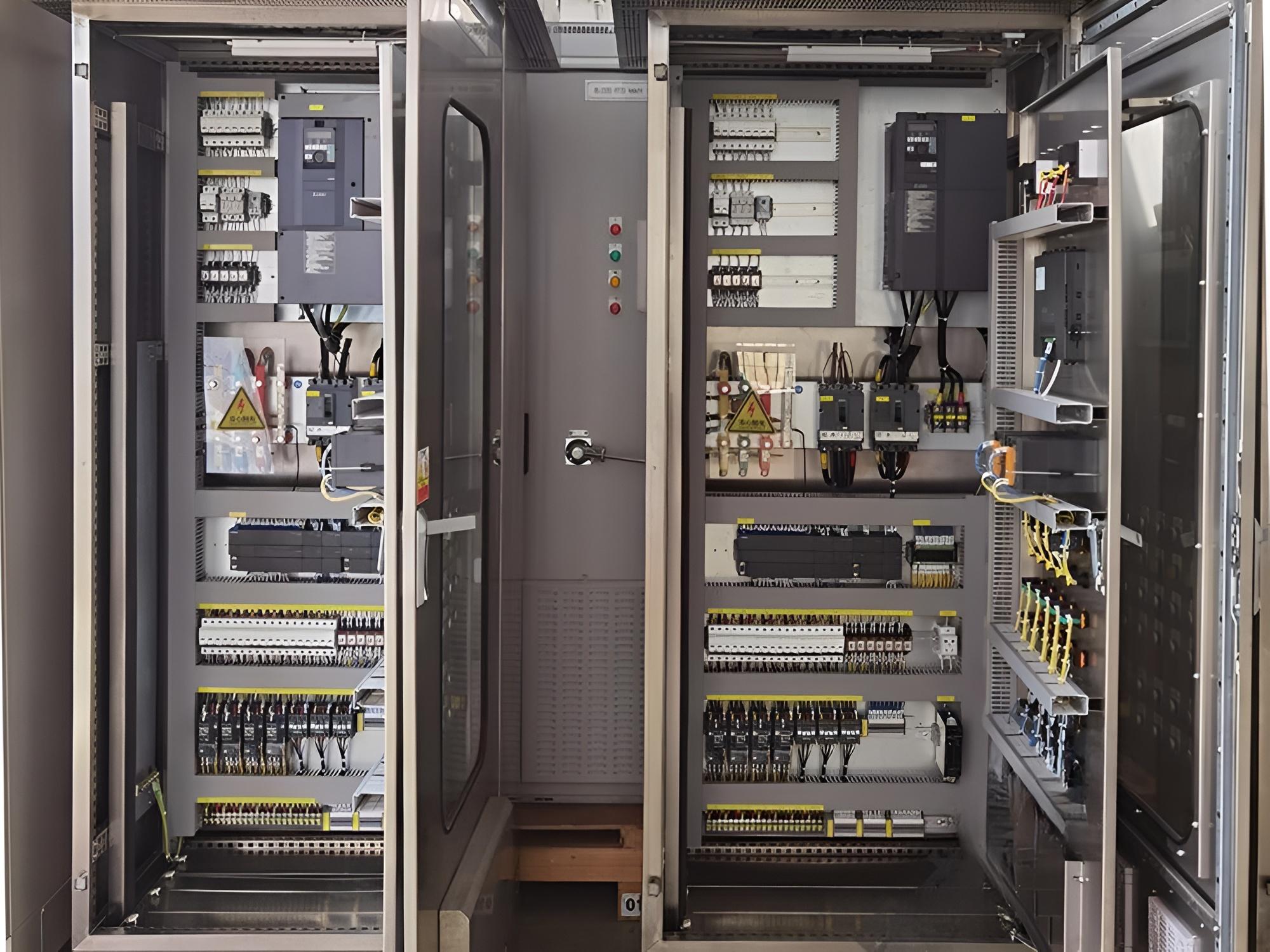 三菱變頻器柜-新一能FR-F800變頻器柜廠家